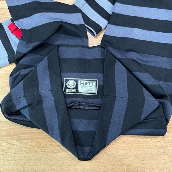 K-Deer Jennifer Stripe 7/8 Legging Red Black Gray Athletic Activewear Small - Picture 7 of 8